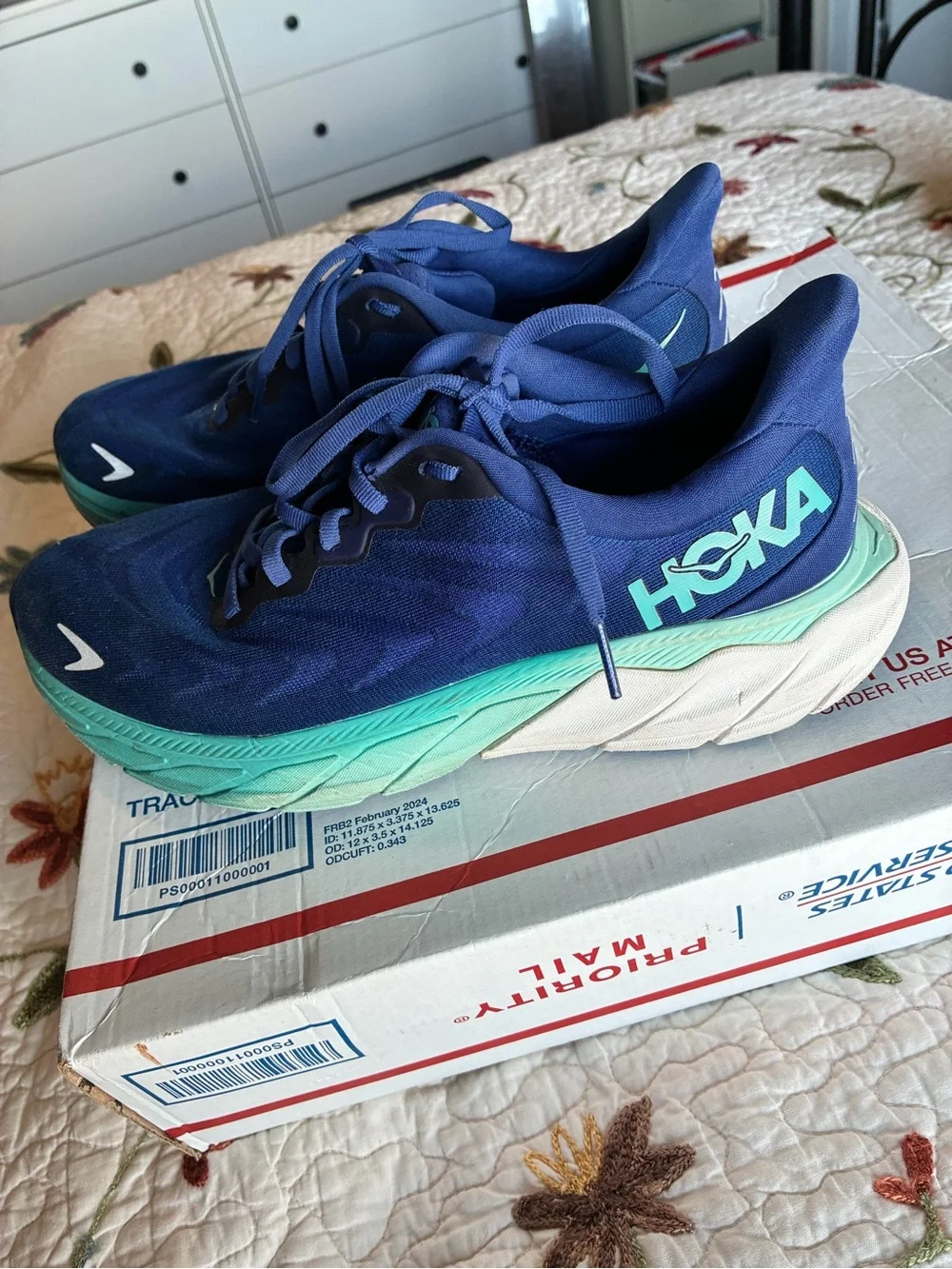 HOKA Arahi 6 Bellwether Women’s Size 9B Blue /Ocean Mist Running Shoes
